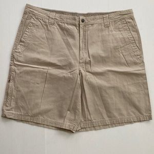 NWOT Columbia men khaki 6 pocket canvas short sz 44, zpr. Flat front. 💯 cotton